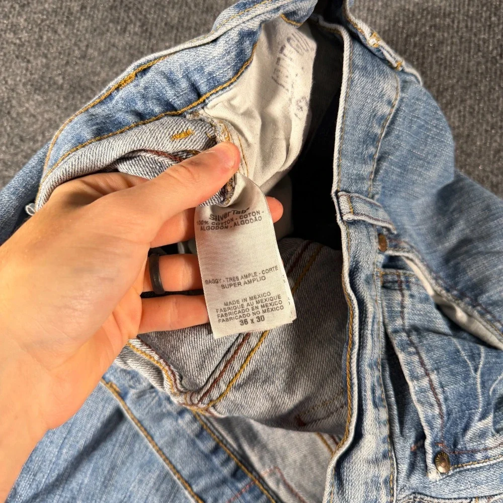 Vintage Levi's Silvertab Jeans Baggy Size 36x30 90s Y2K Distressed